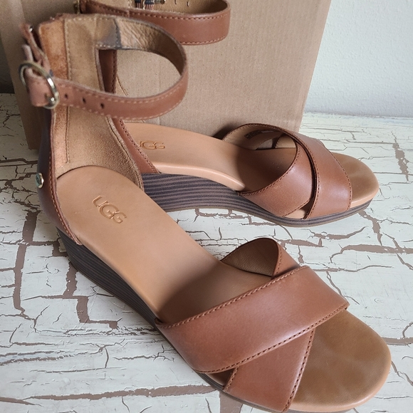 UGG Wedges 6.5 Very Good Condition - Picture 5 of 7